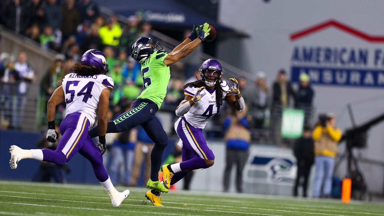 Vikings miss late field goal attempt, lose 10-9 to Seahawks