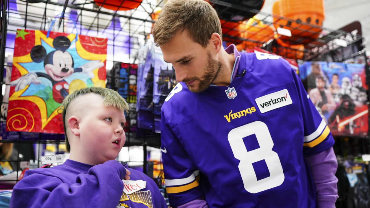 Kirk Cousins Surprises Homeless Kids with Halloween Costumes &  Trick-Or-Treating