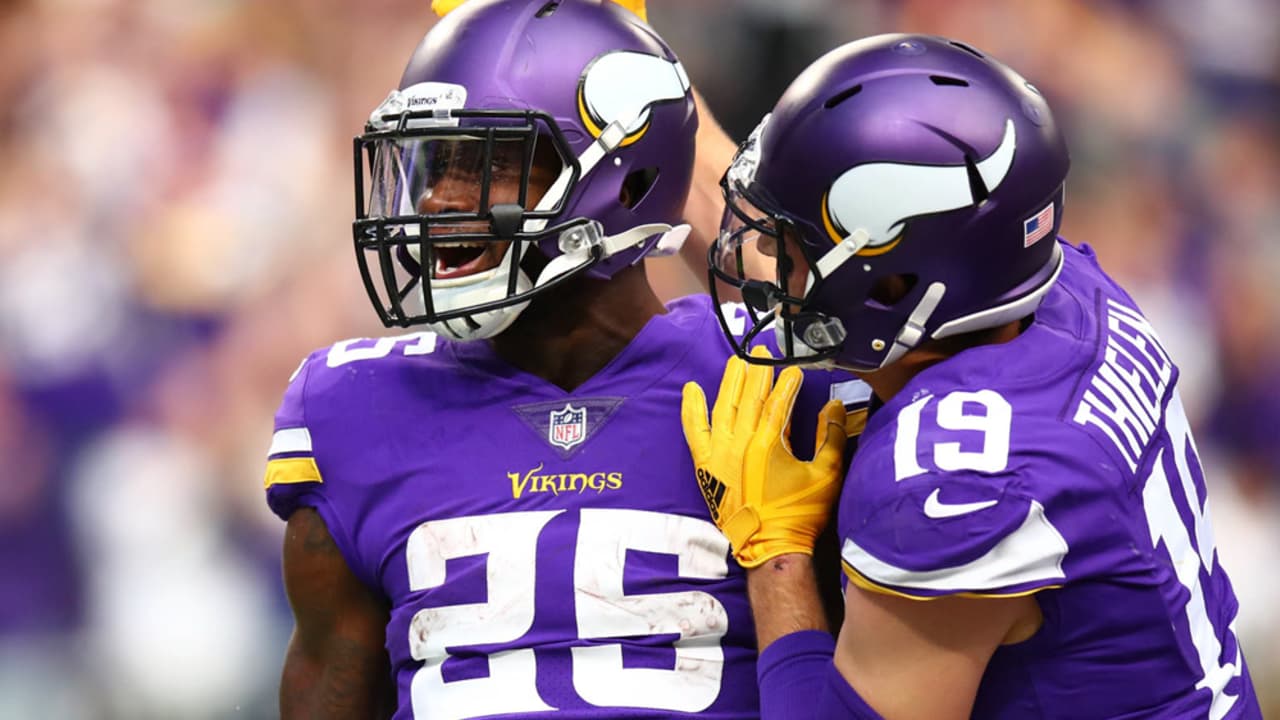 Vikings Defeat Rams 24-7, Improve to 8-2