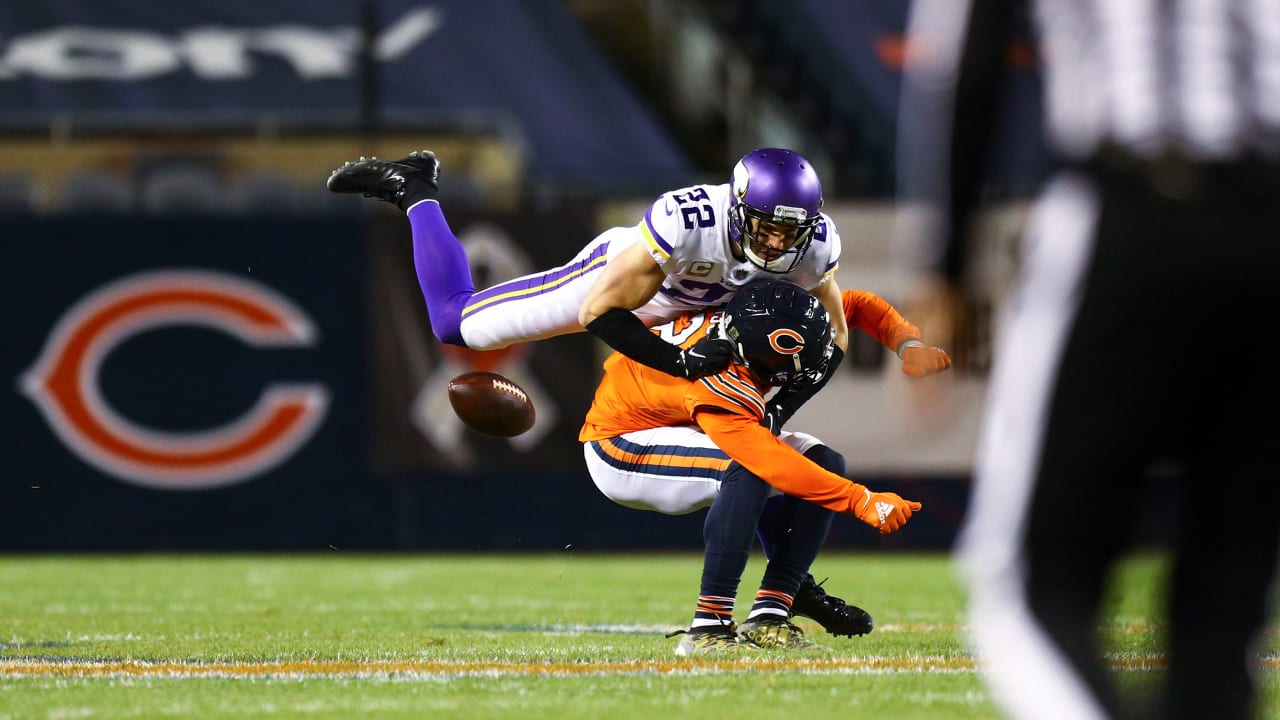 Minnesota Vikings 19-13 Chicago Bears: Nick Foles carted off