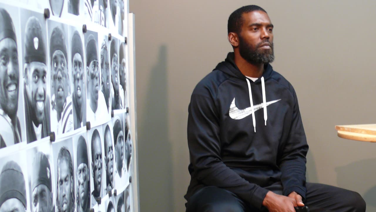 Hall of Fame Sculptor Details Process Behind Randy Moss' Bust