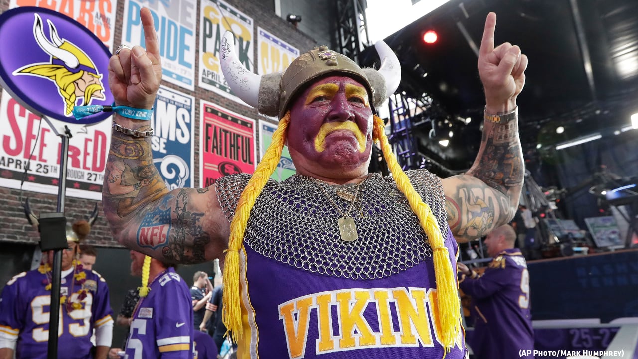 The 60 Greatest Vikings Fans: Syd Davy