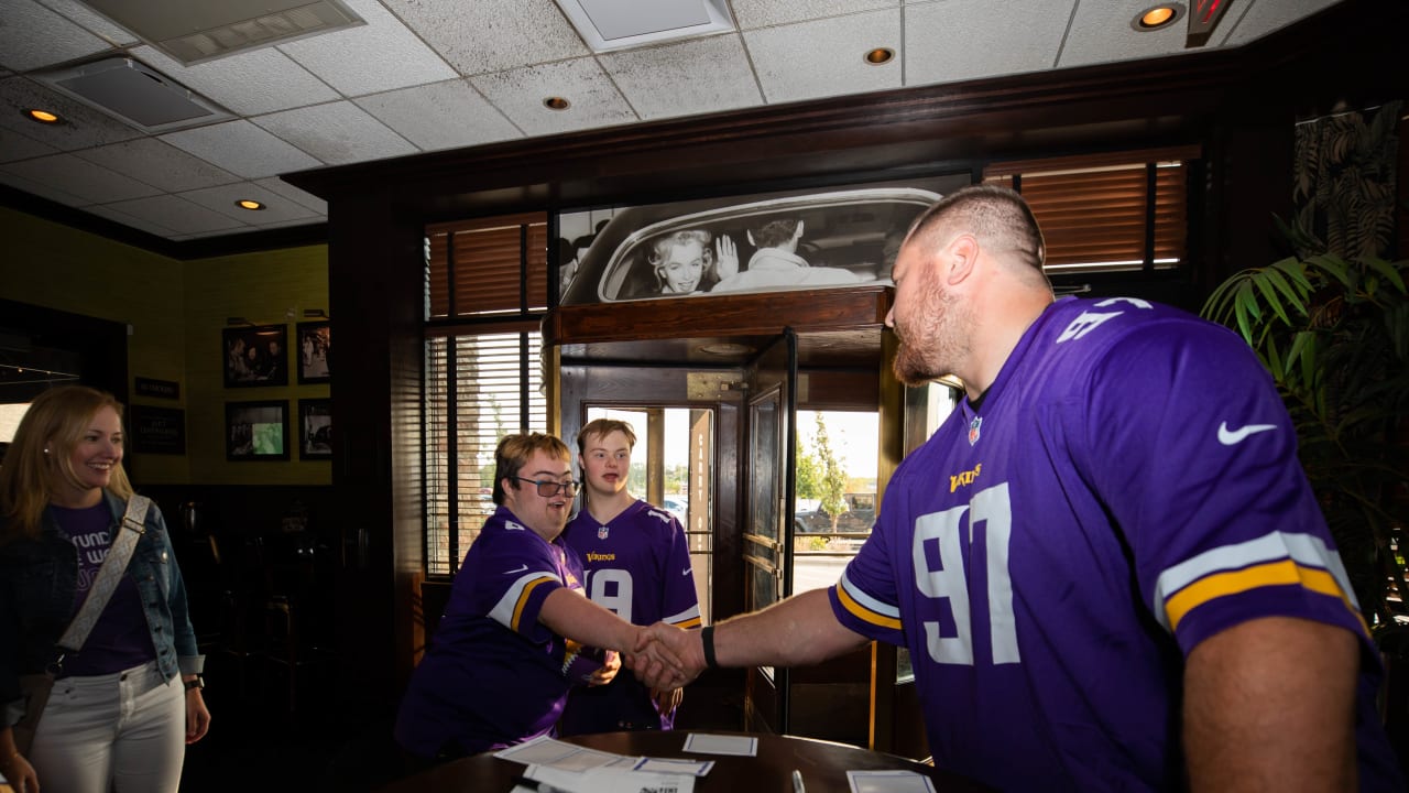 Vikings' Harrison Phillips keeping busy off field with charity