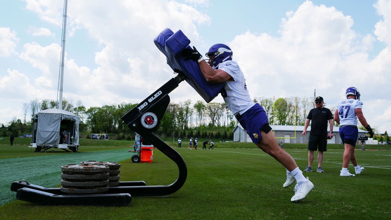 Minnesota Vikings linebacker Chazz Surratt warms up before their game  against the San Francisco 49ers during an NFL preseason football game,  Saturday, Aug. 20, 2022, in Minneapolis. (AP Photo/Craig Lassig Stock Photo  