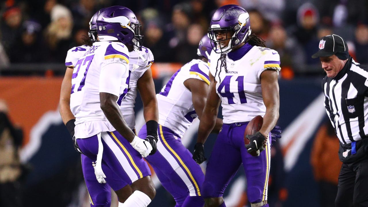 Vikings Defense Forces 3 Turnovers, Has 3 Costly Penalties at Chicago