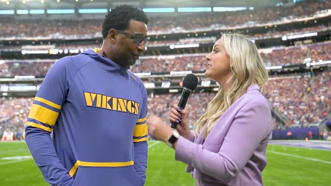 Minnesota Vikings - Cris Carter with a one-handed catch against Green Bay.