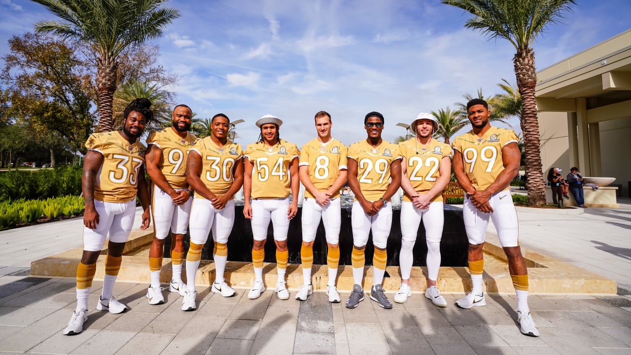 Vikings Pose for the Team Photo at the 2020 NFL Pro Bowl