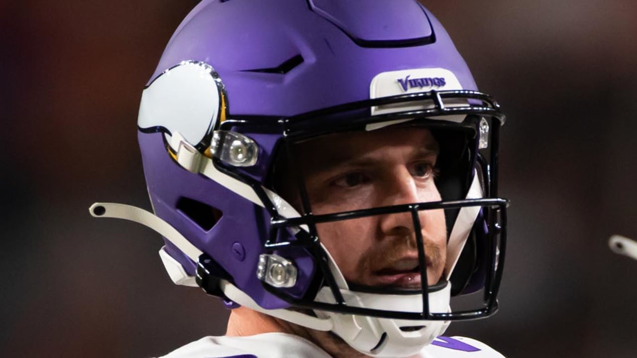 Vikings Re Sign K Greg Joseph and LS Andrew DePaola 