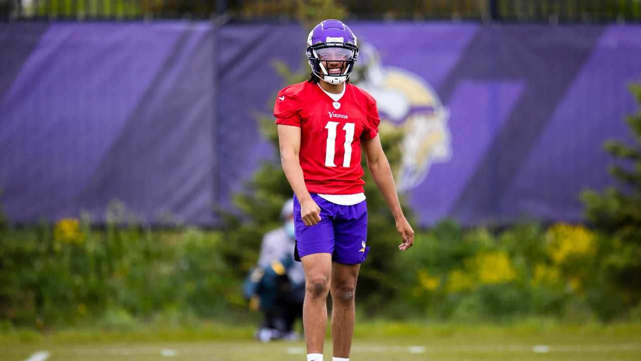 Kellen Mond Soaks Up QB Info During Drizzly 1st Vikings Practice