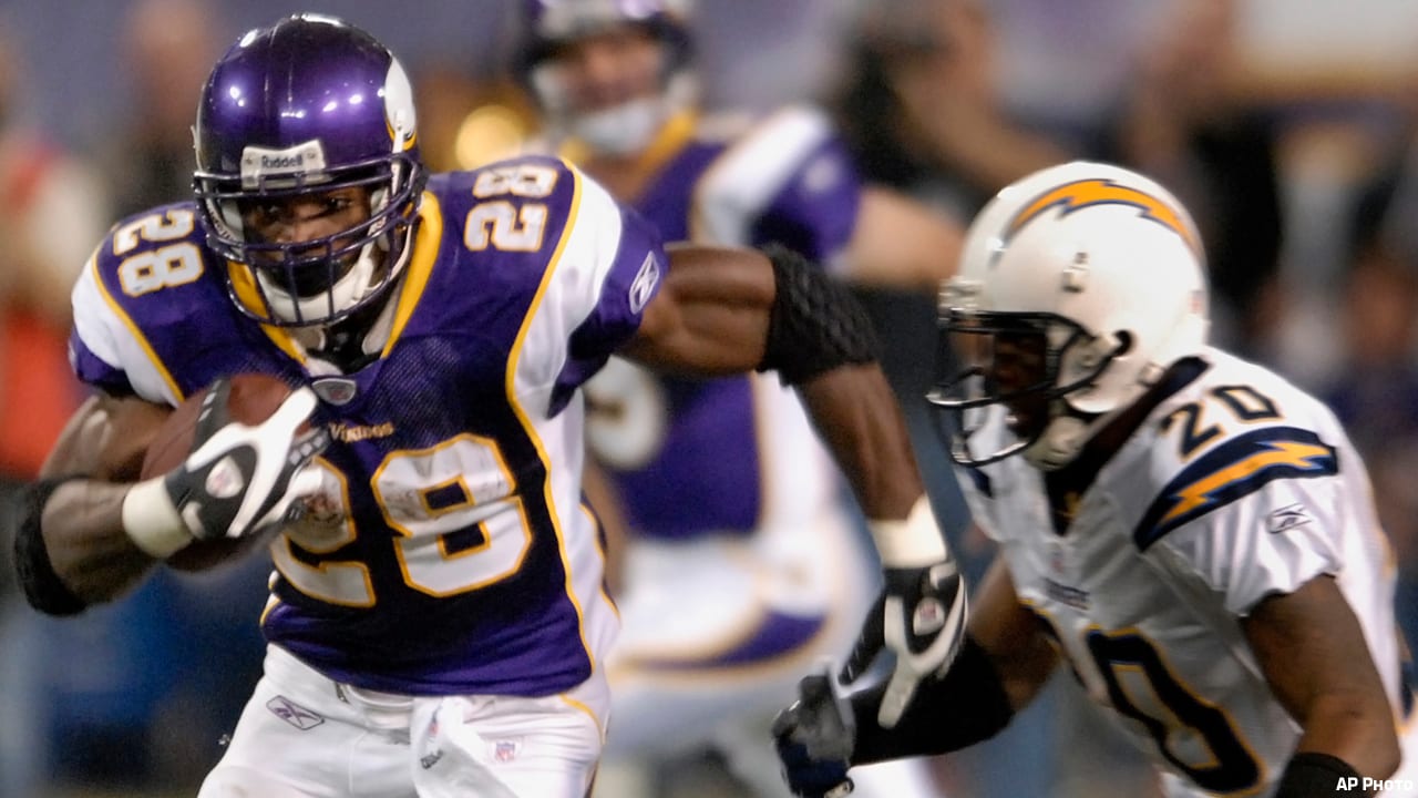 Packers-Vikings, Week 17, 2012. Adrian Peterson runs past the 2000 yard  mark while carrying the Vikings to the playoffs. One of my favorite games  ever. : r/nfl