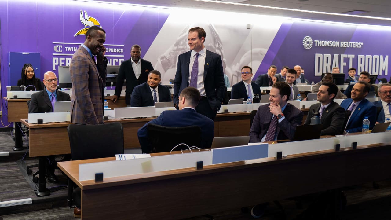 VikingzFanPage on X: The #Vikings Twitter and Facebook banner including  Alexander Mattison and not Dalvin Cook. If this doesn't mean Dalvin Cook is  gone then i dont know what does.  /