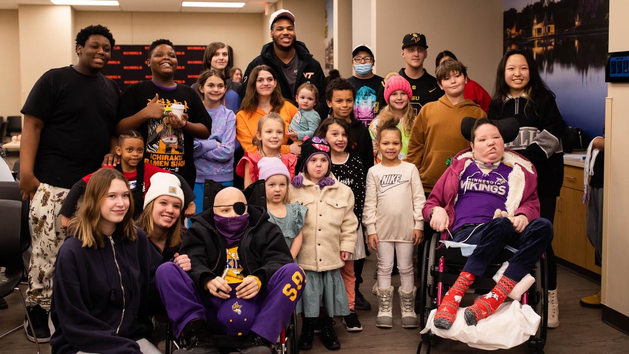 Minnesota Vikings mascot, cheerleaders celebrate opening of playground, Jordan News