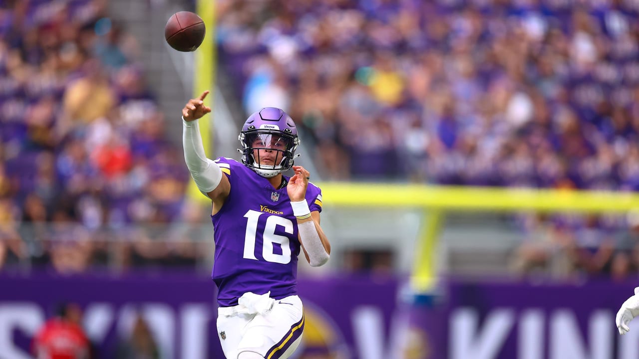 Joseph misses field goal late, Vikings fall to Cardinals 18-17