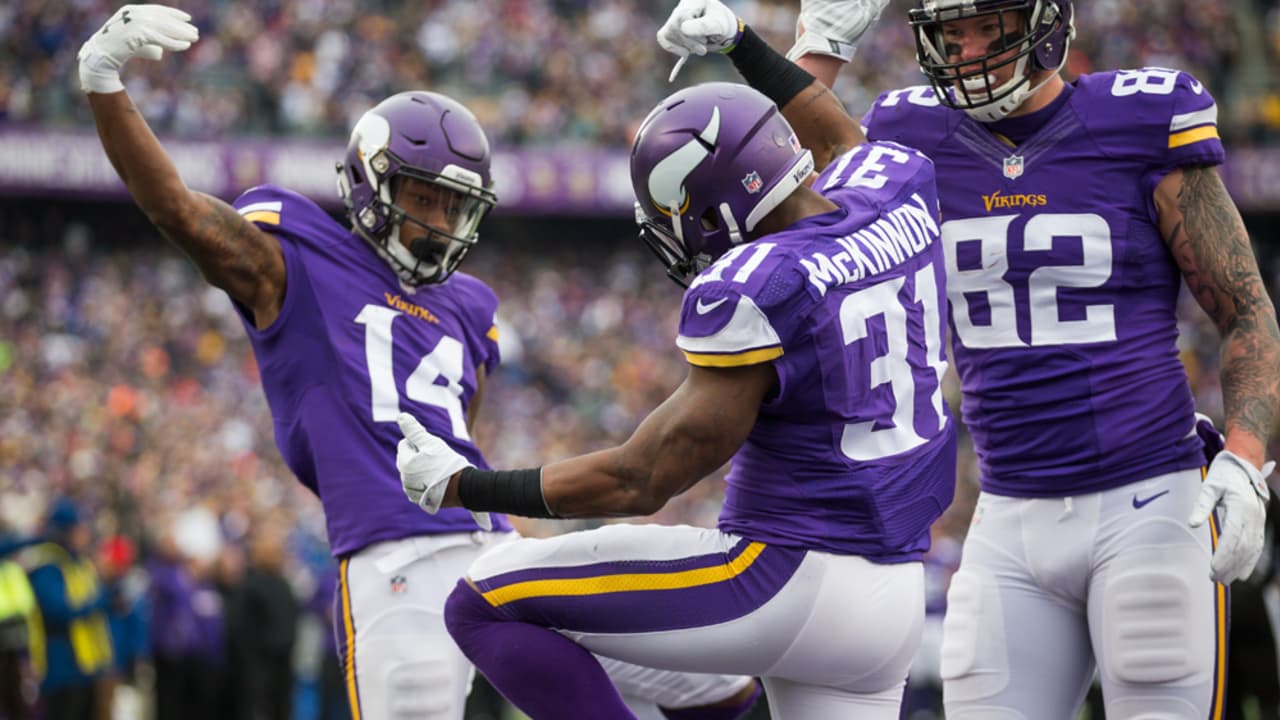 NFL Expert Picks Vikings Favorites in Final Home Game