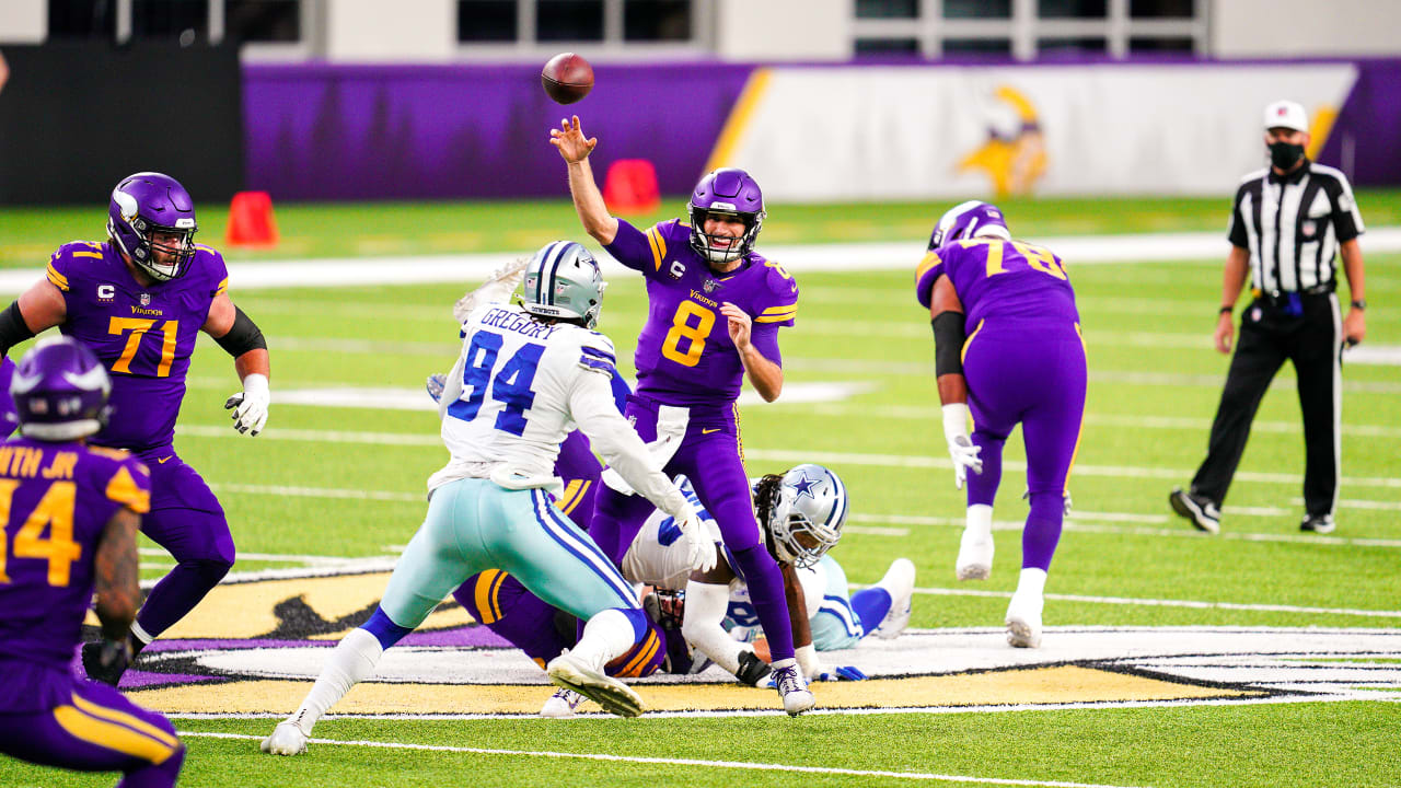 Vikings wallop Giants, earn spot in playoffs