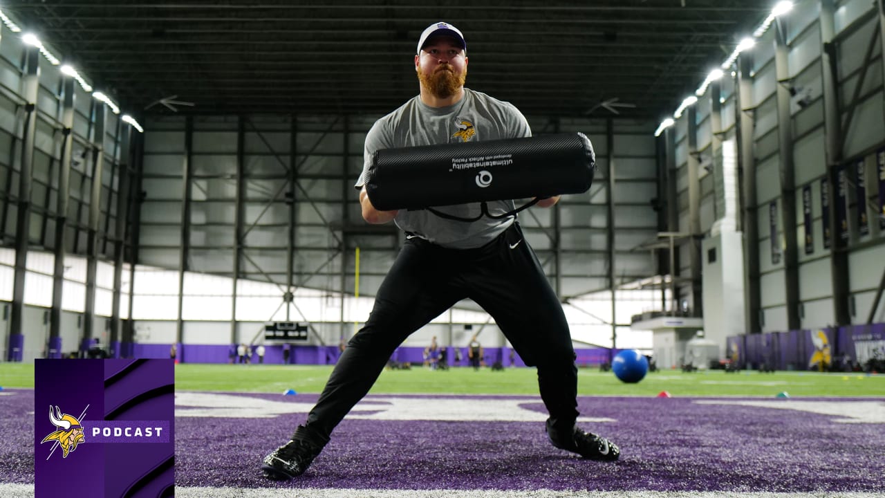 Minnesota Vikings guard Chris Reed stands on the field during an NFL  football team practice in Eagan, Minn., Thursday, Sept. 8, 2022. (AP  Photo/Abbie Parr Stock Photo - Alamy