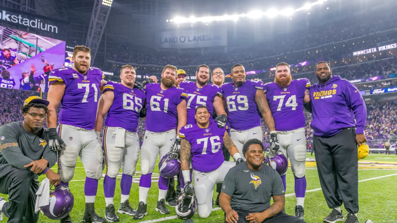 Zimmer: 'Right Demeanor & Attitude' Led to Improved Offensive Line Play in  2017