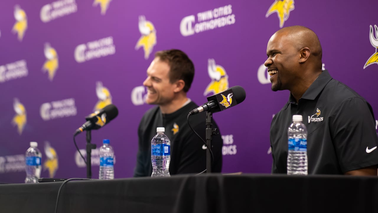 Brian Flores' Vikings defense makes 'intense' first impression