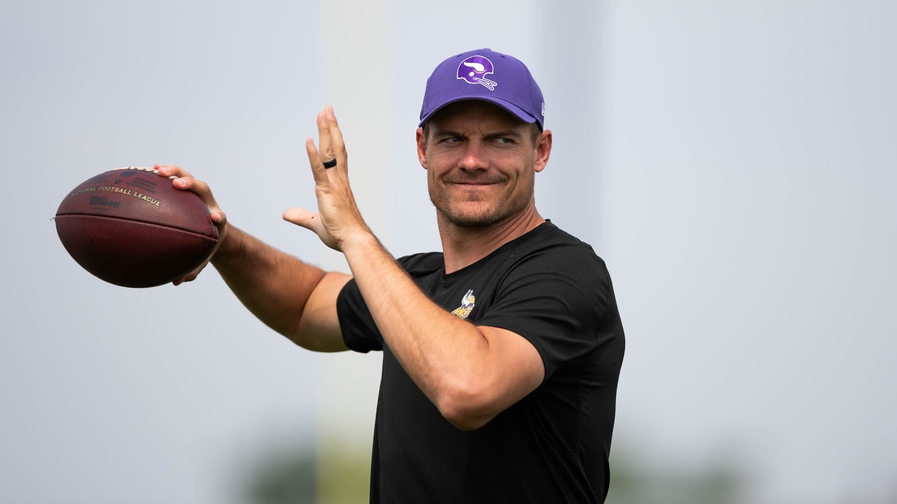 Vikings hold join practice with Titans