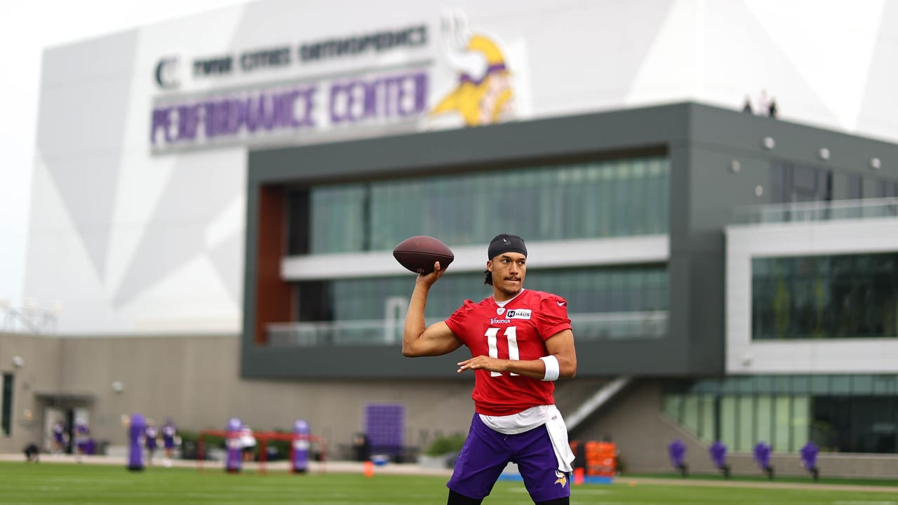 Long walk home for Vikings' 'Mr. Mankato,' Adam Thielen