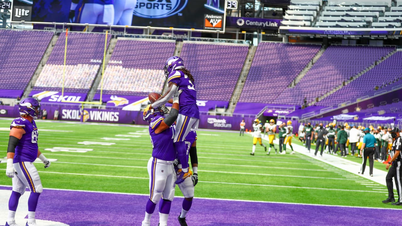 Absence of fans inside, outside U.S. Bank Stadium makes for eerily quiet  opener