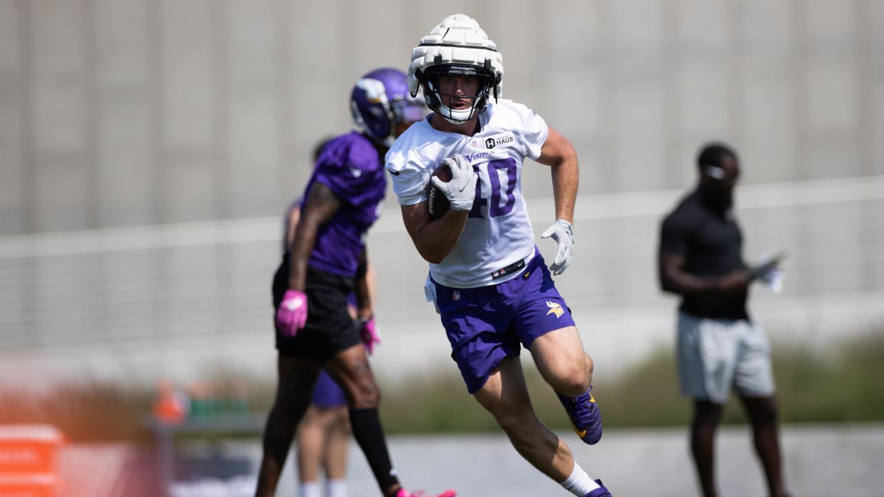 Davidson’s Speed & Mundt’s Experience Shape Vikings While Smith is Injured