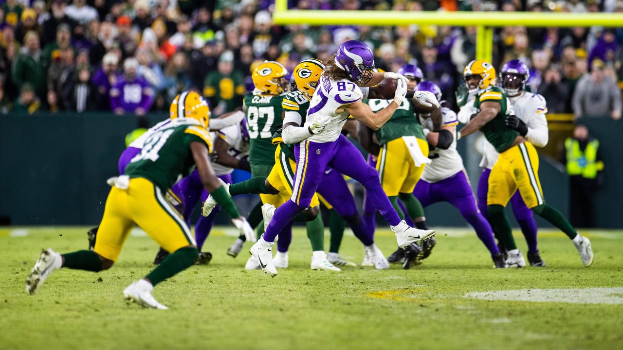 NFL Expert Picks Mixed Predictions for Vikings at Packers in Week 8