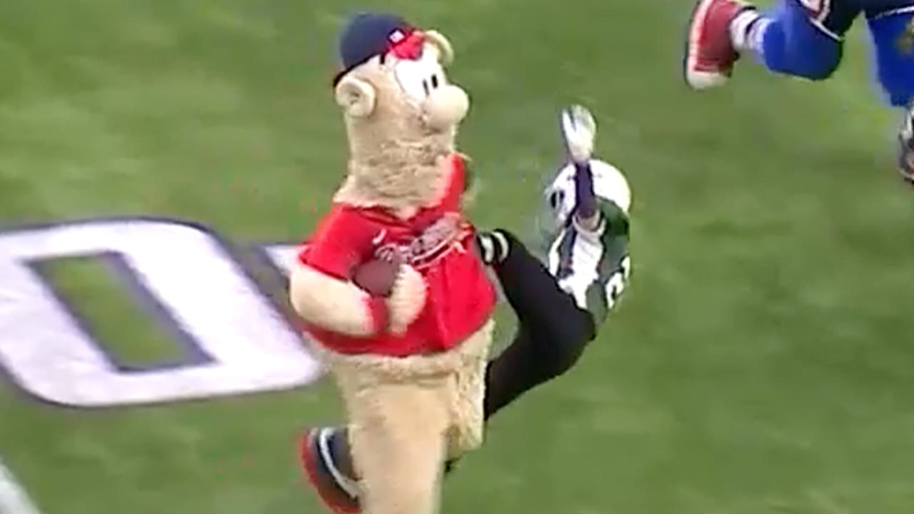 Pee Wee football team vs. mascots 