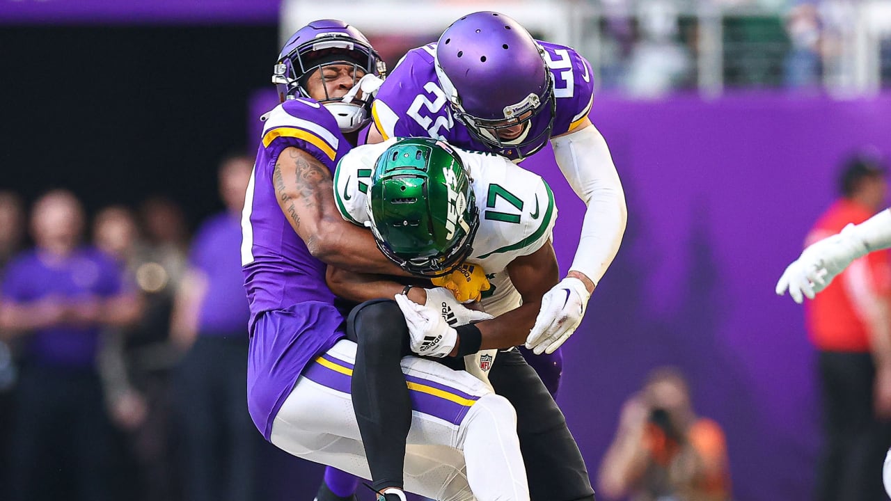 Vikings hang on to beat Jets, 27-22