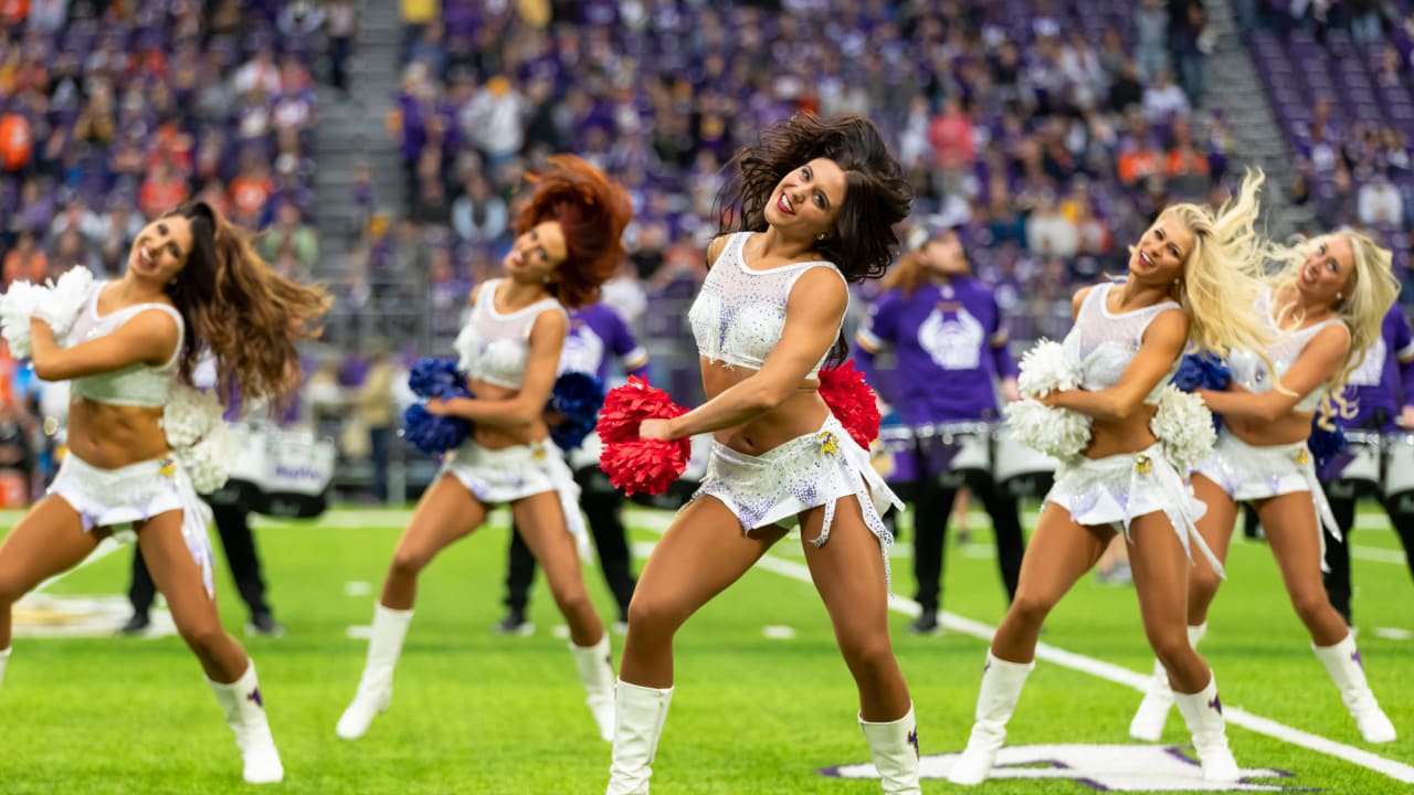 Cheerleader Photos VikingsBroncos