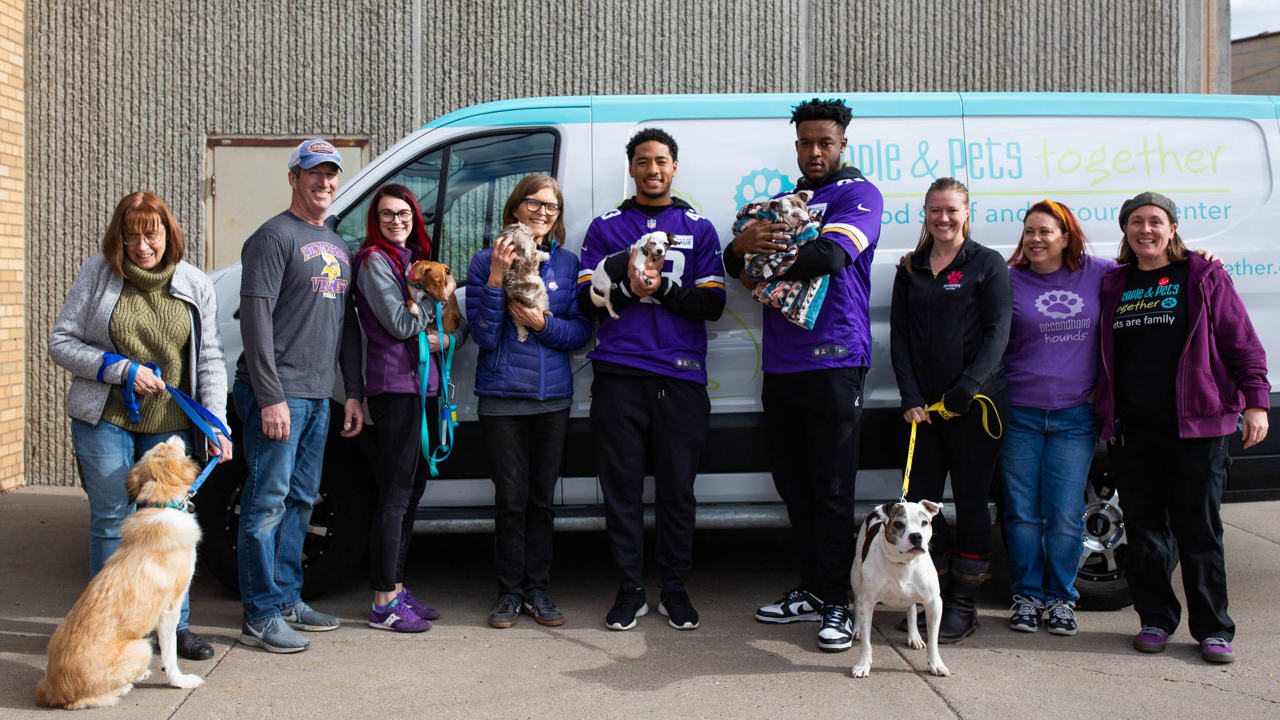 Vikings Team with Animal Shelter & Pet Food Shelf to Make Paws-itive Impact