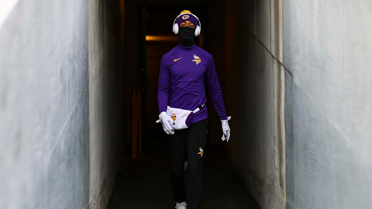 Vikings cornerback Cam Dantzler steals ball from former teammate to secure  win over Bears - InForum