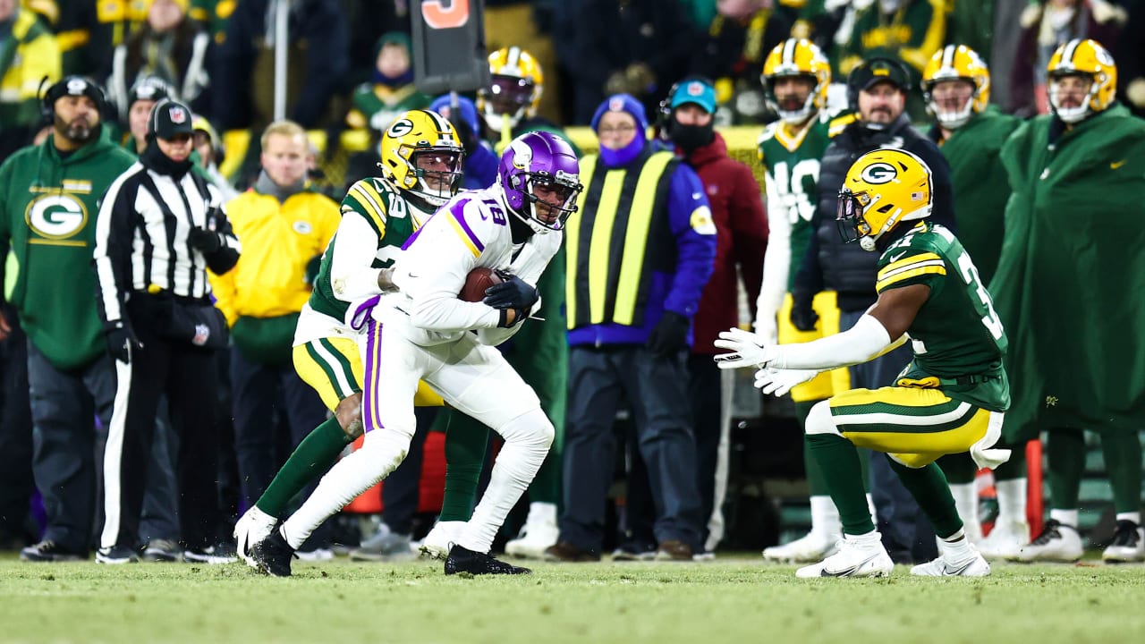 Peterson, Vikings edge Packers to make playoffs