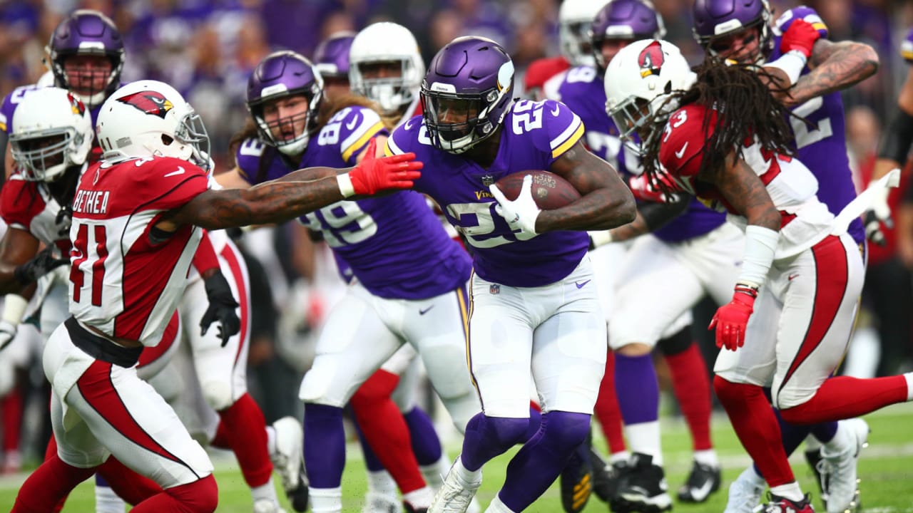 Vikings Battle The Cardinals