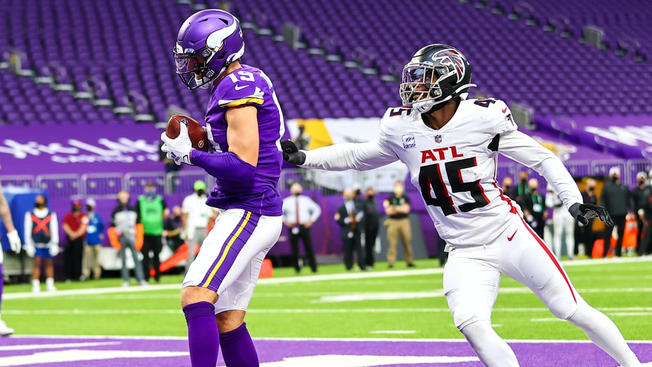 Atlanta Falcons running back Todd Gurley II (21) runs with the ball in the  fourth quarter during an NFL football game against the Minnesota Vikings,  Sunday, Oct. 18, 2020, in Minneapolis. The