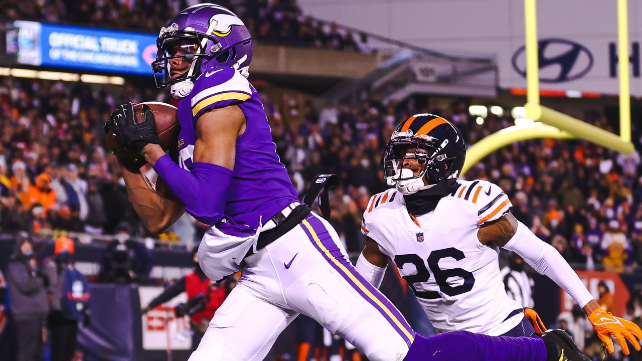 Steve Hutchinson Sounds the Gjallarhorn Prior to Minnesota Vikings-Dallas  Cowboys Primetime Game 