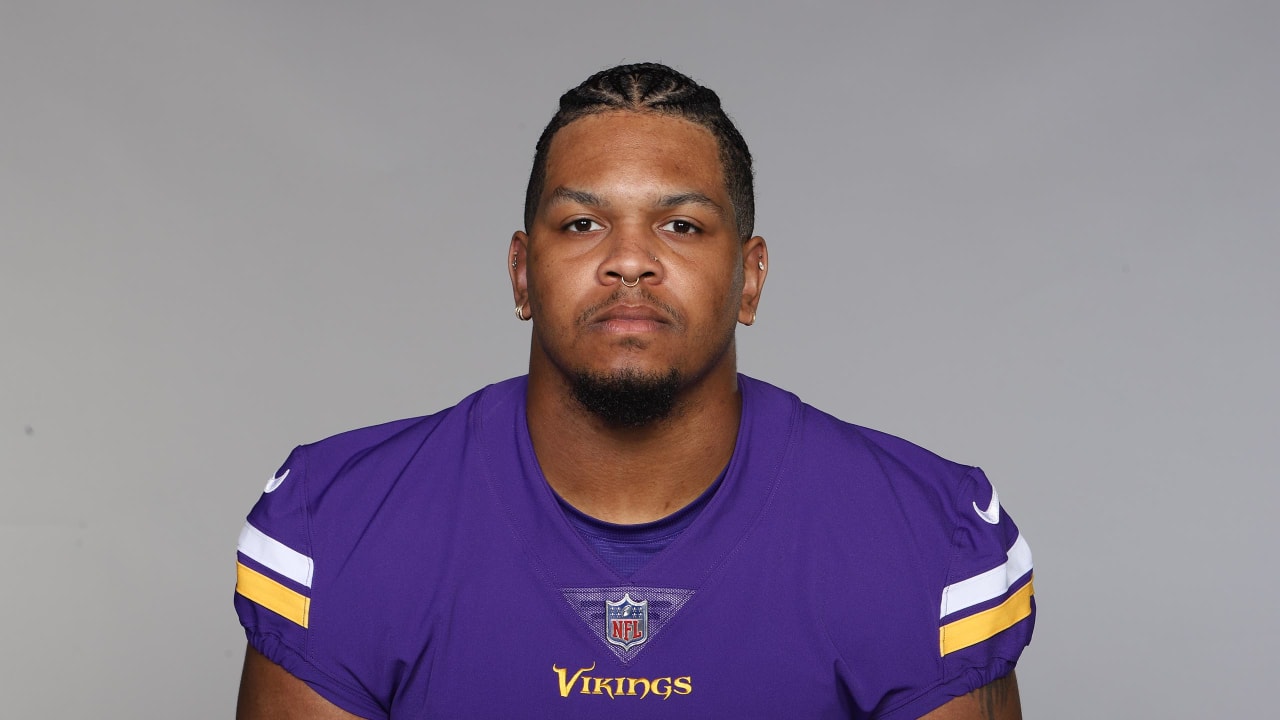 Vikings officially sign DE Marcus Davenport