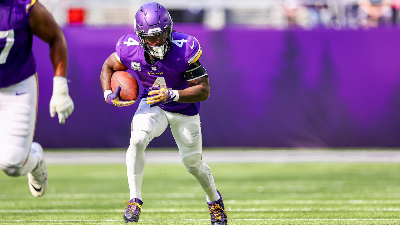 Minnesota Vikings defensive back Jaylin Williams warms up before a