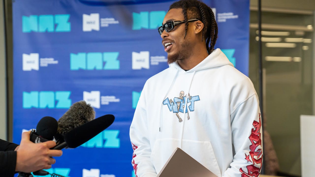 Justin Jefferson Donates Laptops to Students at NAZ