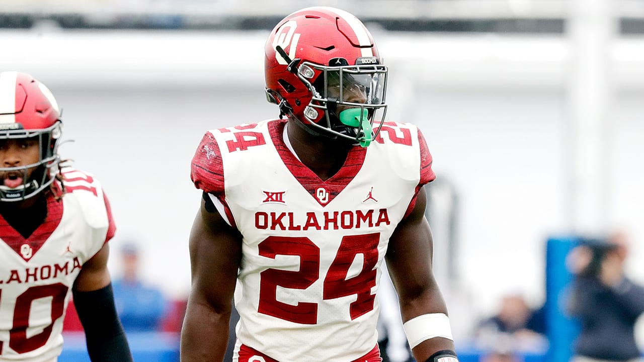 2021 Summer Football Photoshoot - Image 2: Brian Asamoah - University of  Oklahoma