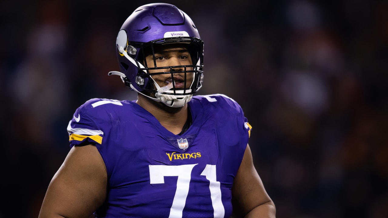 Minnesota Vikings Faces Carolina Panthers in a High-Stakes Game