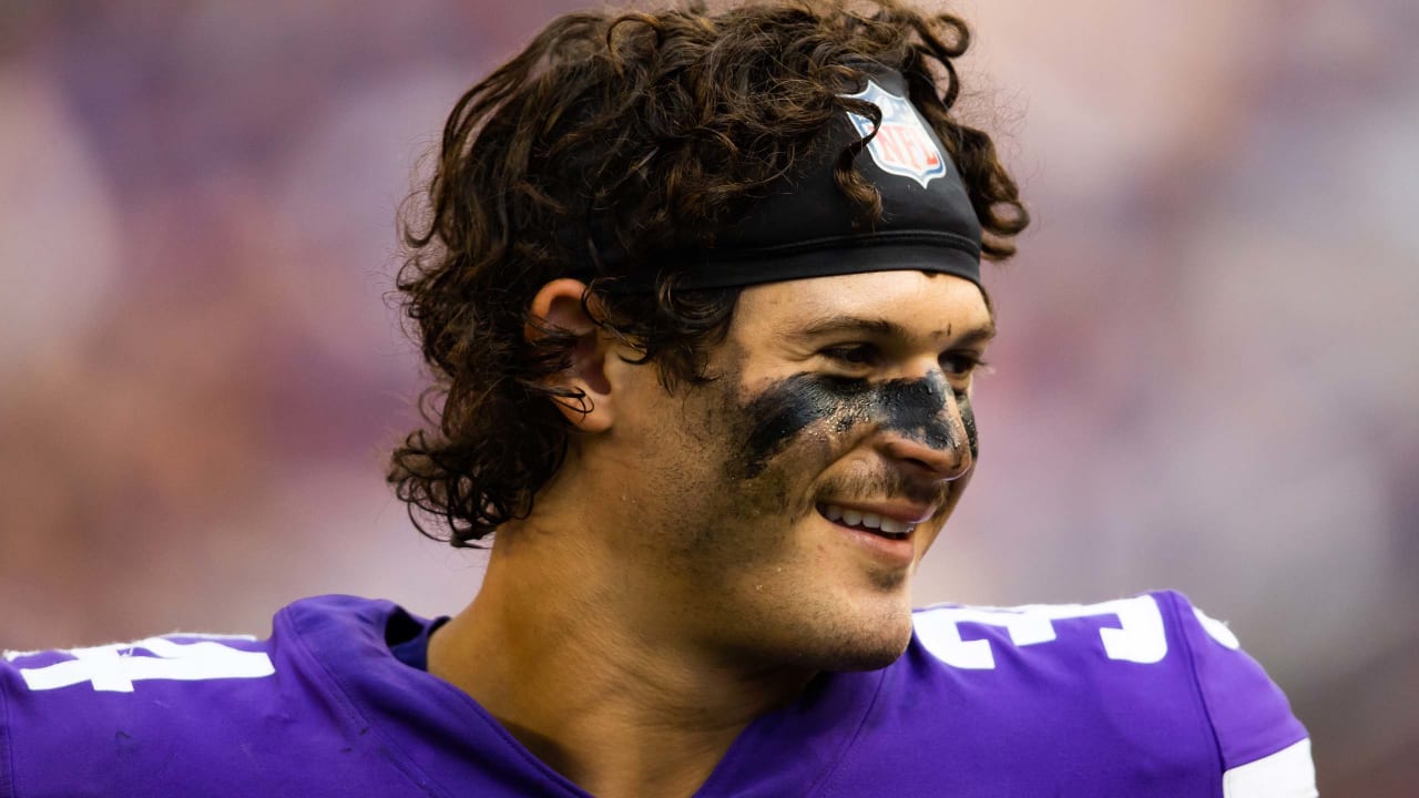 Jake Bargas Signs; Garrett Bradbury No FifthYear Option