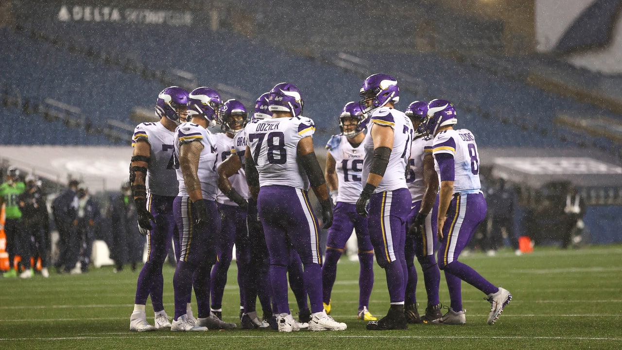 Russell Wilson, Seahawks struggle in exhibition loss to Vikings