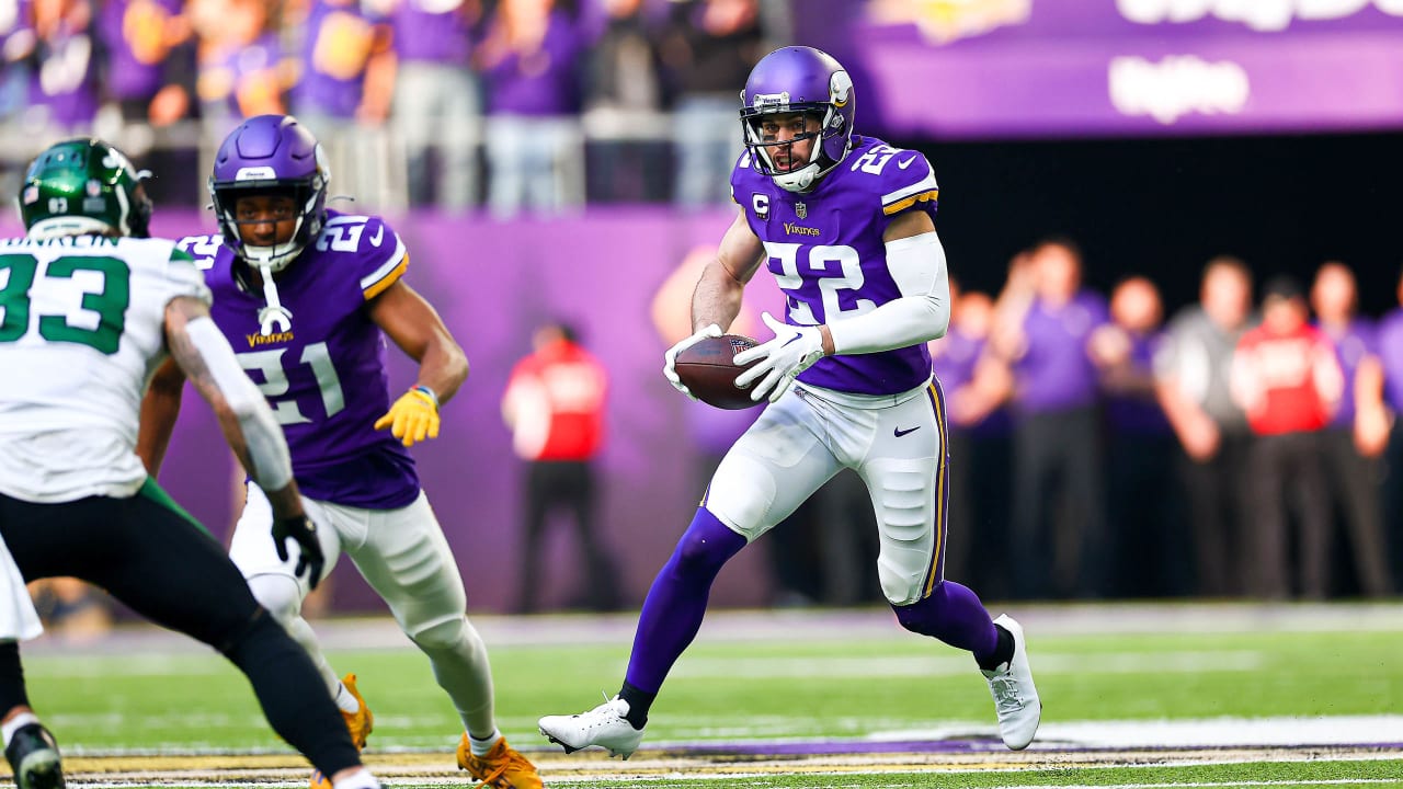 Minneapolis, Minnesota, USA. 28th Dec, 2014. Minnesota Vikings safety  Harrison Smith (22) is shown during an NFL game between the Chicago Bears  and the Minnesota Vikings at TCF Bank Stadium in Minneapolis