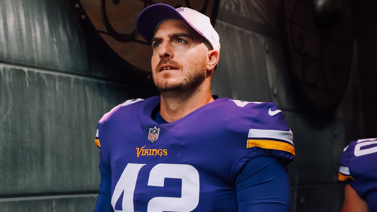 Vikings bring back kicker Joseph, long snapper DePaola 