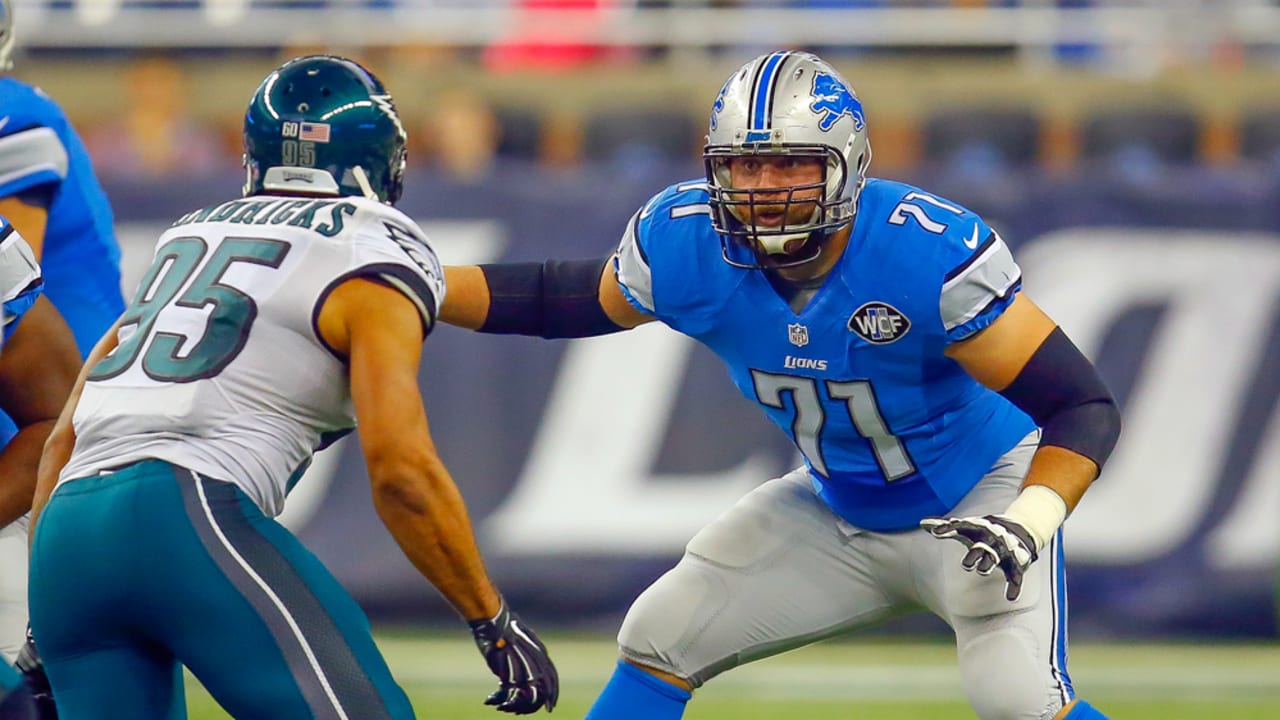 Vikings fill one need at offensive tackle with ex-Lion Riley Reiff