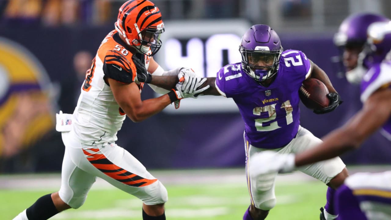 McKinnon Racks Up 114 Receiving Yards in Vikings Division-Clinching Win