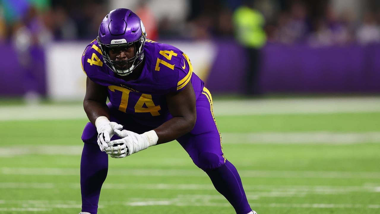 Minnesota Vikings guard Oli Udoh (74) blocks during an NFL football game  against the Baltimore Ravens, Sunday, Nov. 07, 2021 in Baltimore. (AP  Photo/Daniel Kucin Jr Stock Photo - Alamy