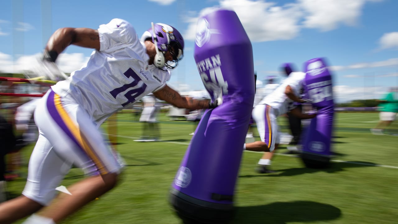 2 Minute Drill Get To Know Vikings De Stacy Keely