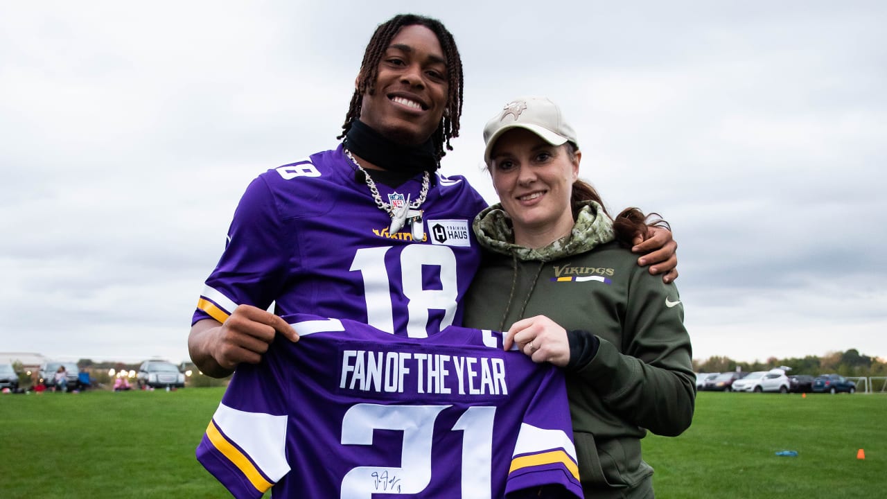 Justin Jefferson Helps Honor 'Real Viking' Frontline Worker as Vikings Fan  of the Year